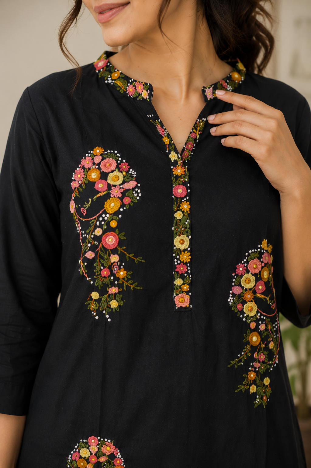 Vastrini 🖤Black Embroidered Cotton Kurti