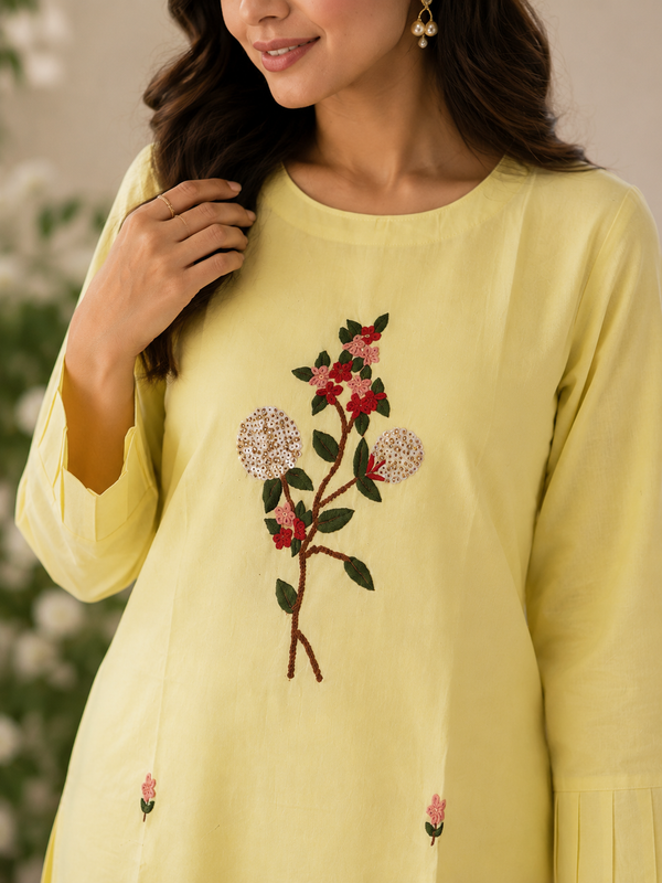 Vastrini 🌝creamy Embroidered cotton Kurti